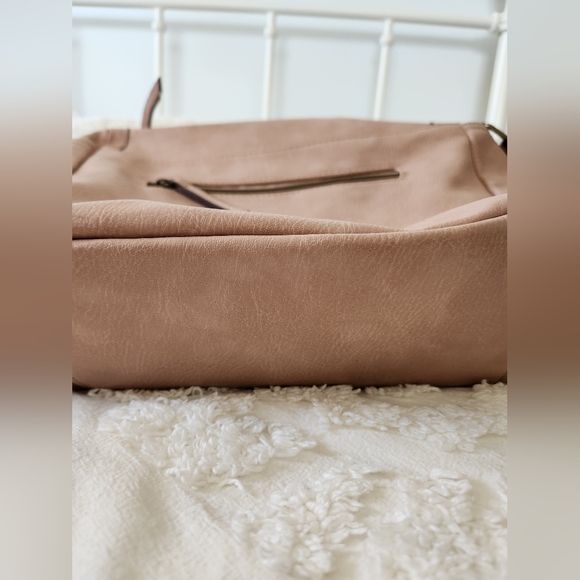 EUC Light Pink Unmarked Crossbody with Zippered Flip Down Front Flap - Picture 8 of 12